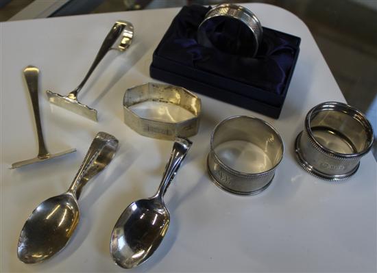 4 x silver napkin rings, 2 spoons and 2 pushers(-)